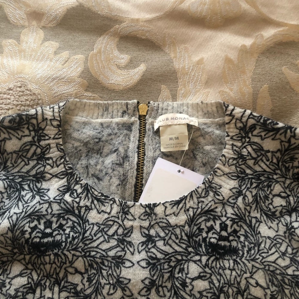NWT sweater size M Club Monaco